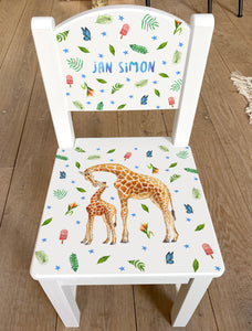 kinderstoel stoeltje met naam gepersonaliseerd mies to go aquarel handgeschilderd kinderkamer babykamer kraamcadeau kraamkado verjaardag kind cadeau giraf giraffe jungle jungledieren