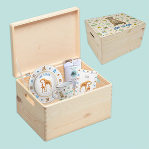 Kraampakket memorybox bordje met naam emaille beker hydrofiele doek babyuitzet kraammand kraamcadeau Mies to Go gepersonaliseerd cadeau
