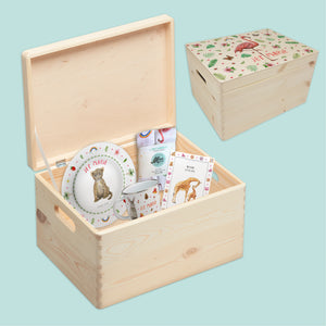 Kraampakket memorybox bordje met naam emaille beker hydrofiele doek babyuitzet kraammand kraamcadeau Mies to Go gepersonaliseerd cadeau